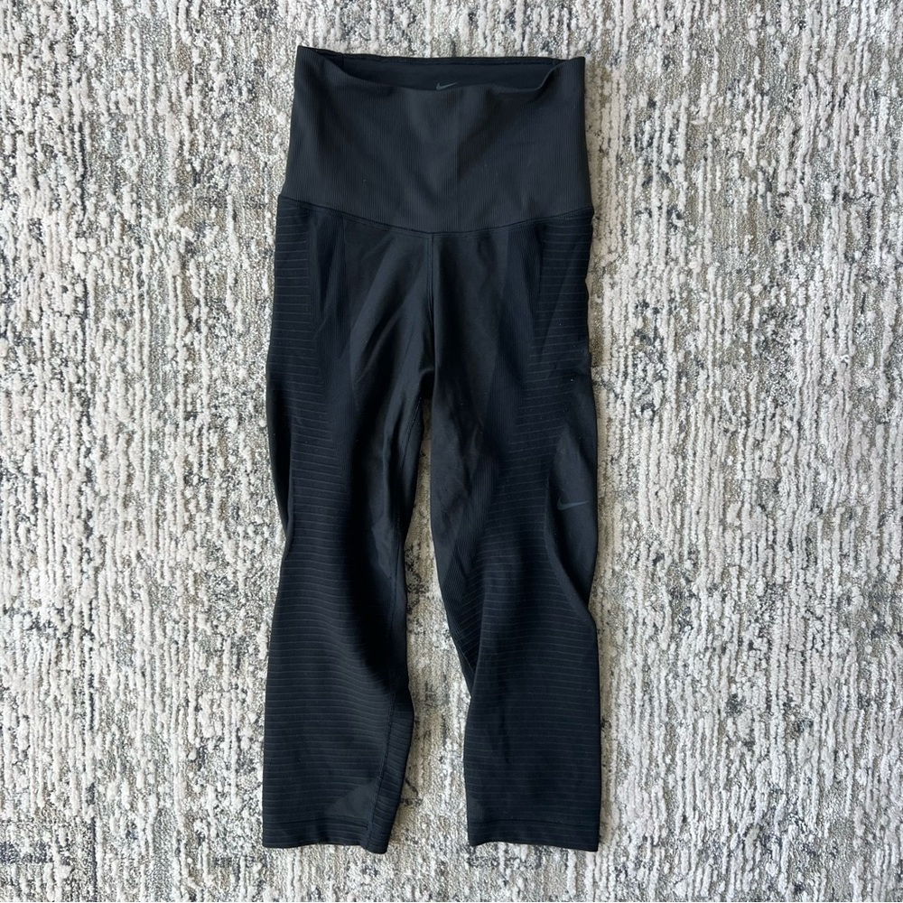 Nike High Waisted Black Crop Length Leggings
